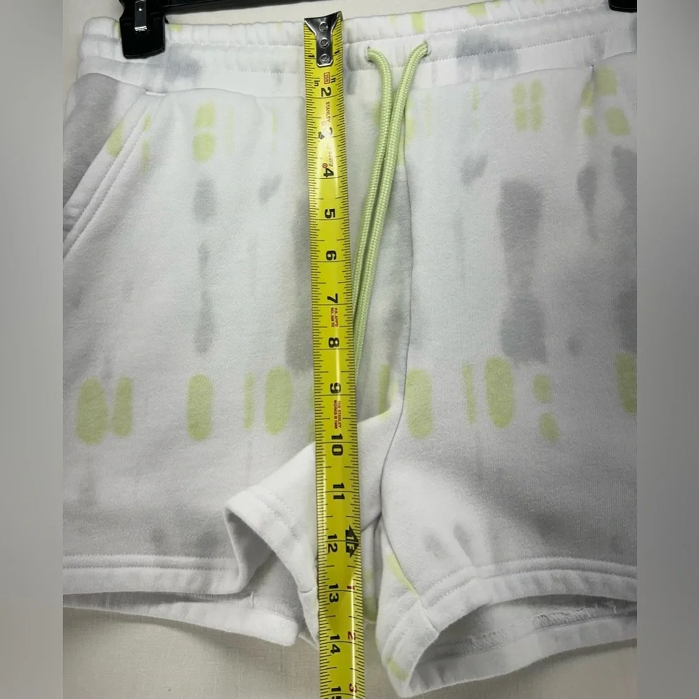 Peloton Chic‎ Tie-Dye Sweat Short White Green Grey Women's Size M